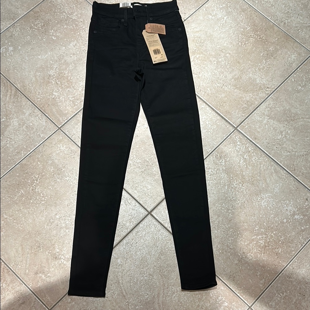 Levi’s
Classic Black Women's Jeans